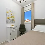 Amarilis With Private Jacuzzi Apartamento *
